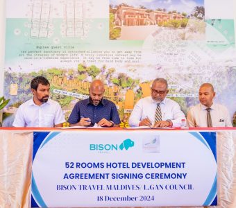 Reveries-Eco-beach-signing02